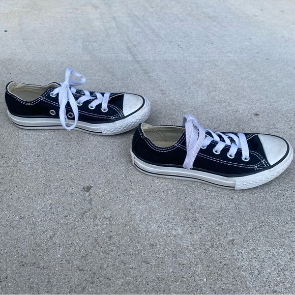 EWOB Classic Converse Chuck Taylor’s All Stars Low Top Sneakers Black Kids 12 - Picture 2 of 4